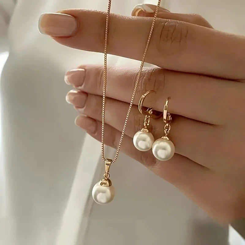 PearlGlow Vintage Necklace Set