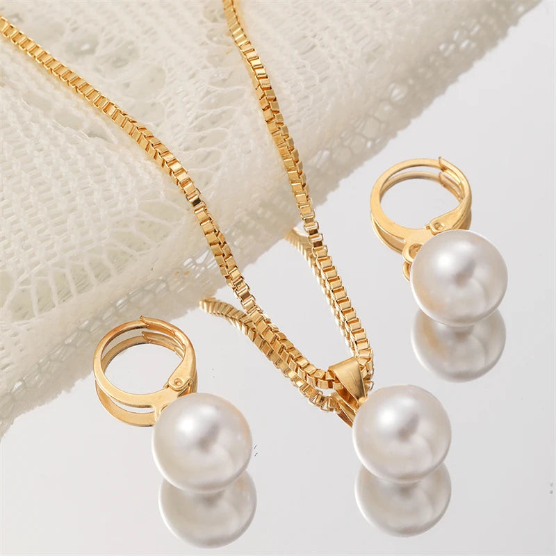 PearlGlow Vintage Necklace Set